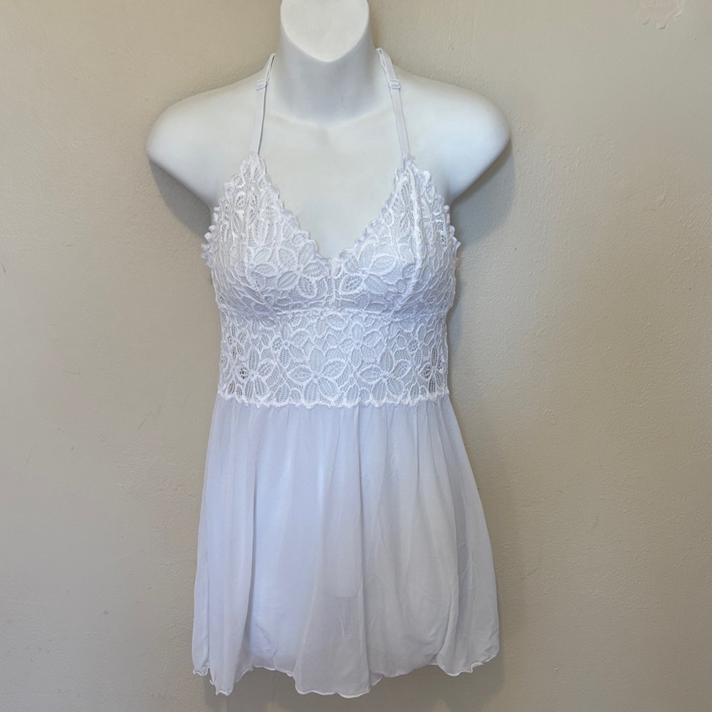 Jezebel Elegant White Floral Chemise